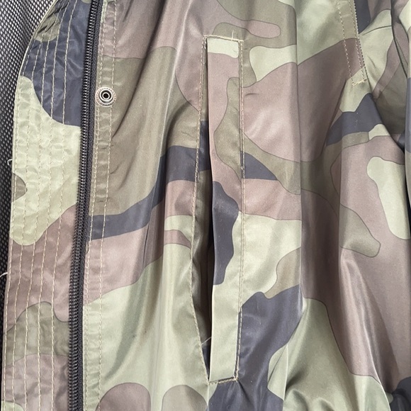 Camo wind breaker size 16-18 (Large) - Picture 7 of 11